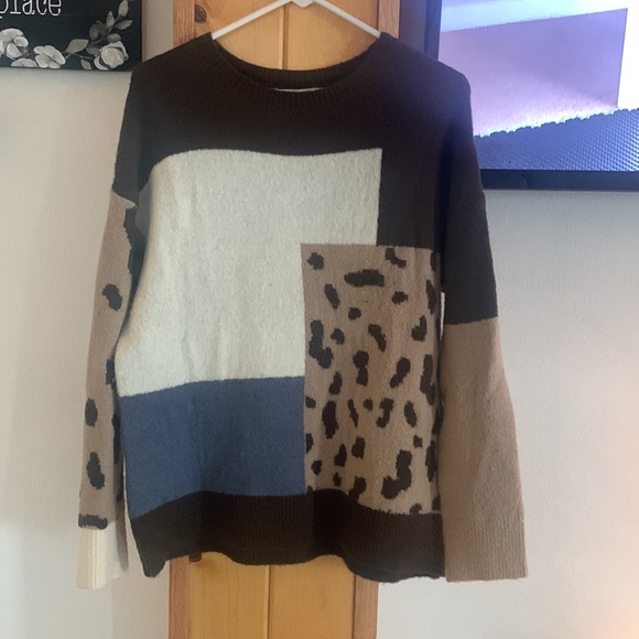 Davi and Dani super soft sweater - Picture 2 of 2